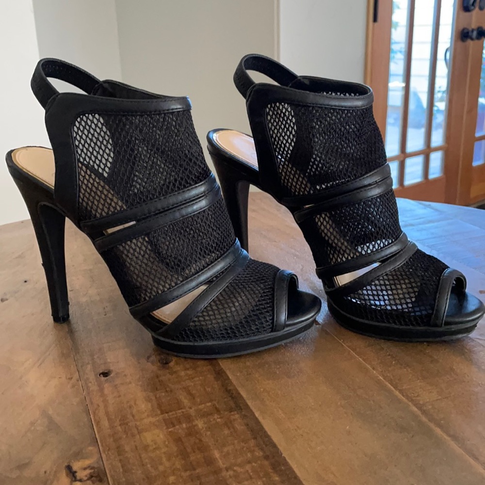 Jessica Simpson sexy black platform heels. Good condition.